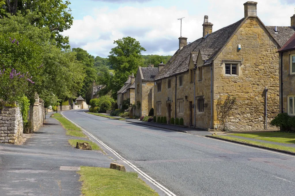 ronporter-cotswold-village-street-808320_1280