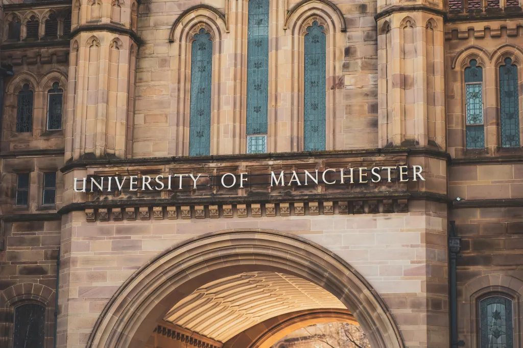 smc coach hire - university of manchester image